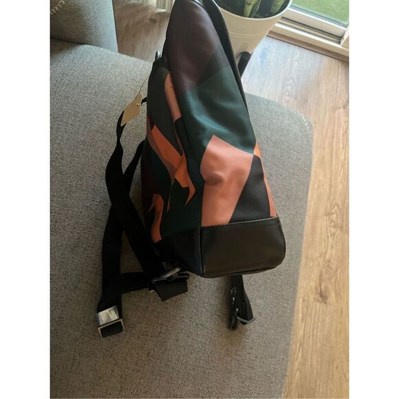 Calvin Klein camouflage-print duffle Messenger Bag - Picture 8 of 11